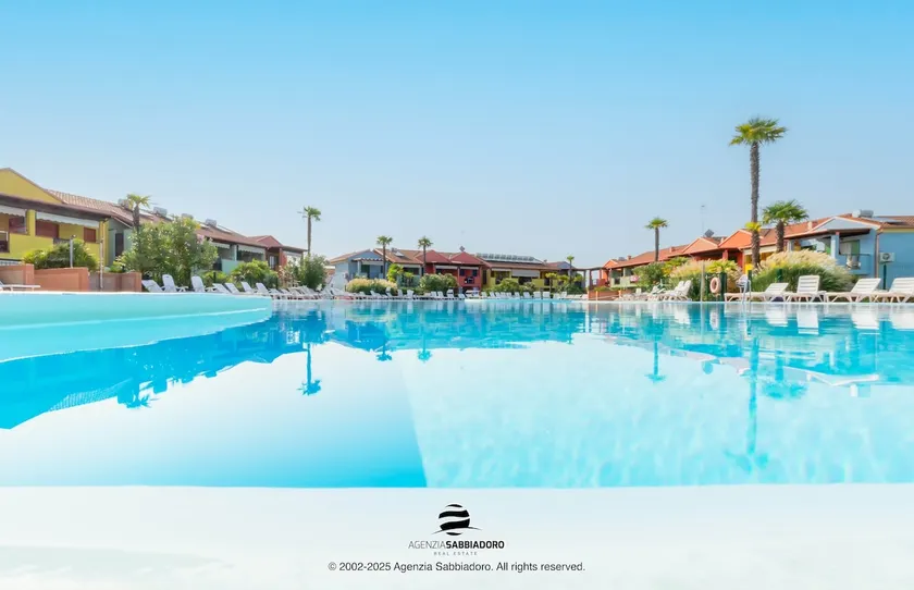 Exclusive 10m pool + Balcony with view + (P) - Image 1