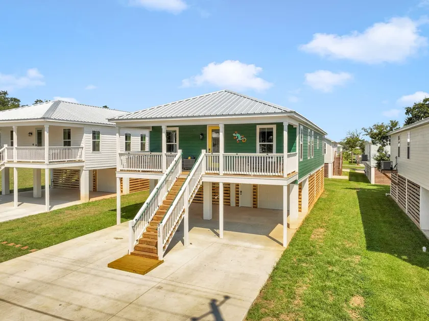 5 Bedroom Beach Retreat| GameArea|HotTub|Sleeps 14 - Image 1