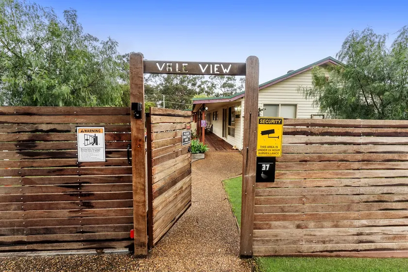 Big House at Vale View Cessnock - Image 1