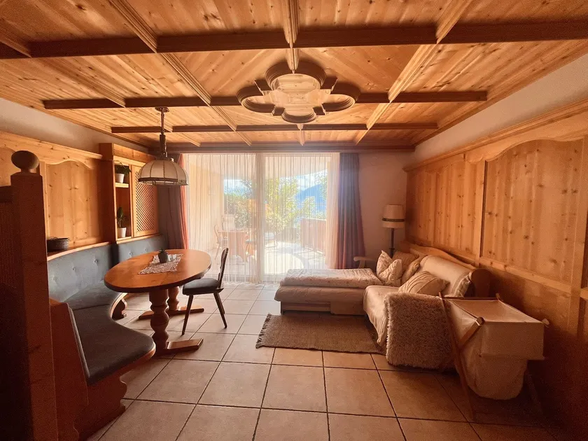 Traditional Cozy Apartment - Image 1