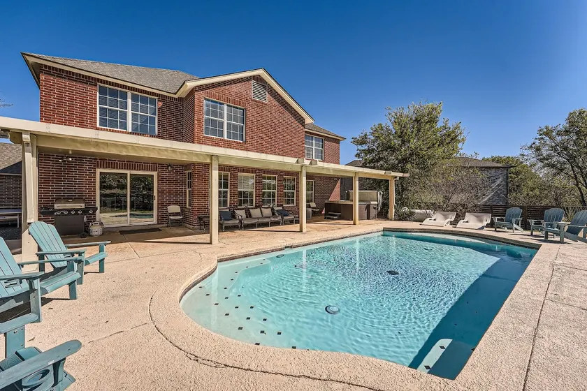 Spacious 7BR Getaway with Pool, Hot Tub & Arcades - Image 1