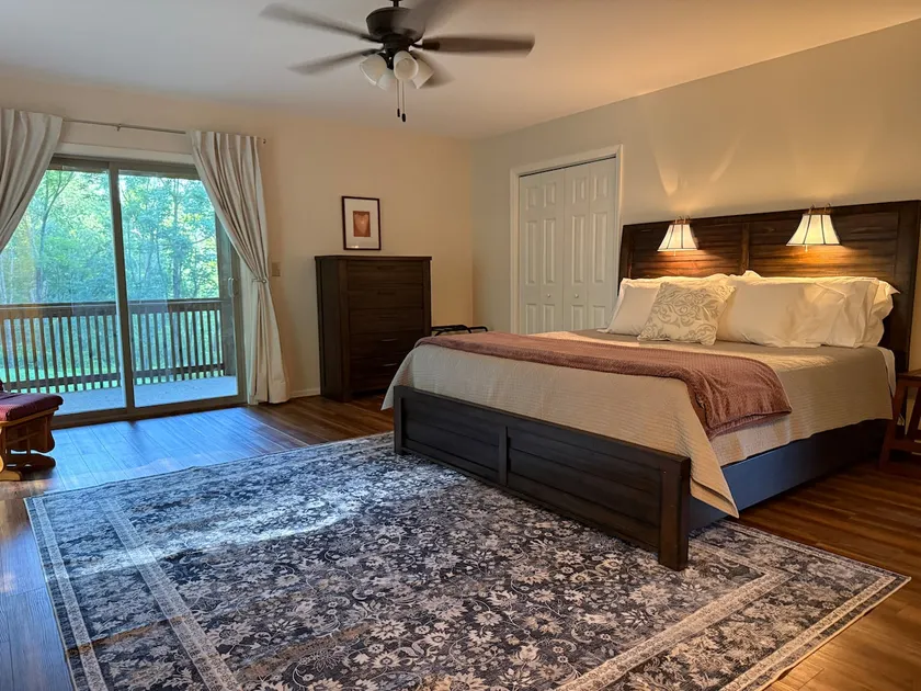 Mountain views, country quiet, in-town convenience - Image 1