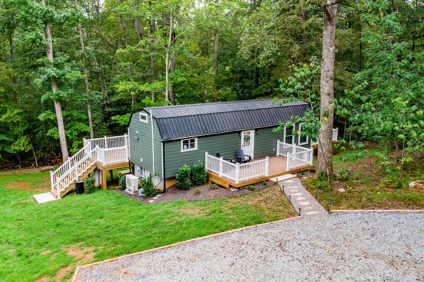 Little House at Leesville Lake - Image 1