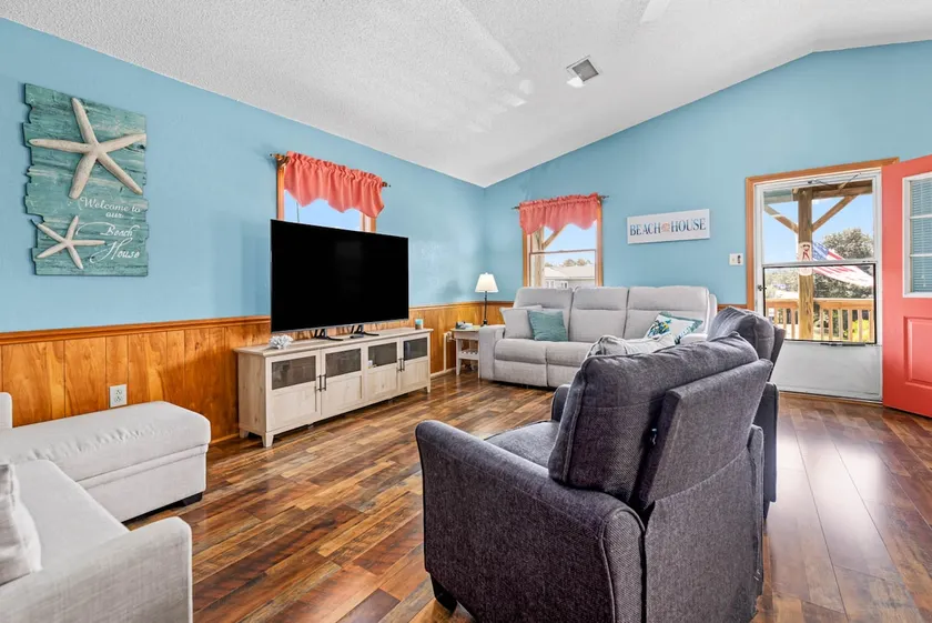 Family-friendly cottage close to beach & boat ramp - Image 1