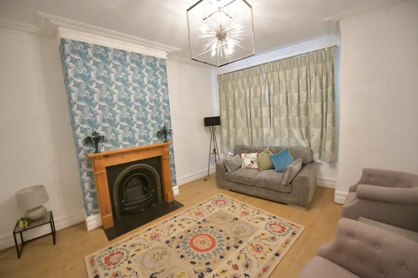 Charming & Cosy Home Stockport - Image 1