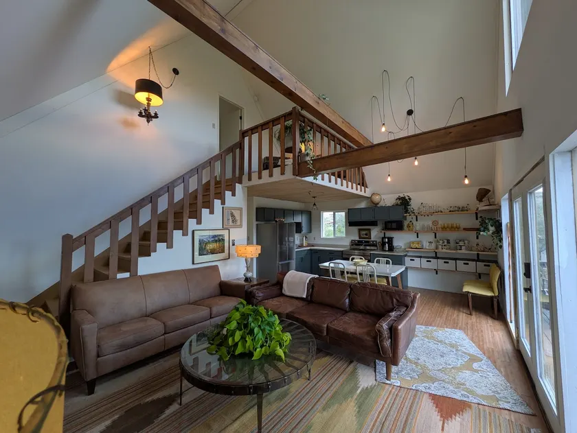 The Artful Twist, an A-frame - Image 1