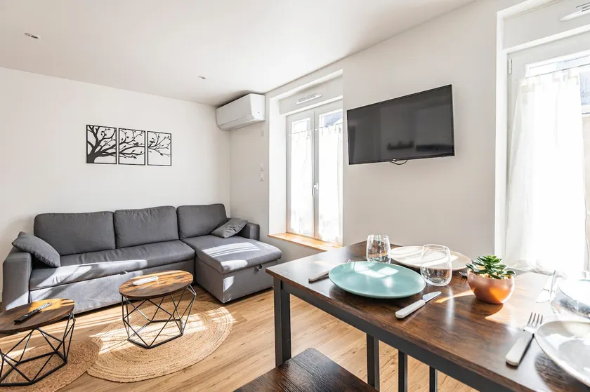 Charming Reims – 4 people. WiFi. Air conditioning. - Image 1