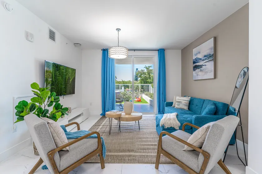 2BR in Hollywood|free parking|pool|balcony - Image 1