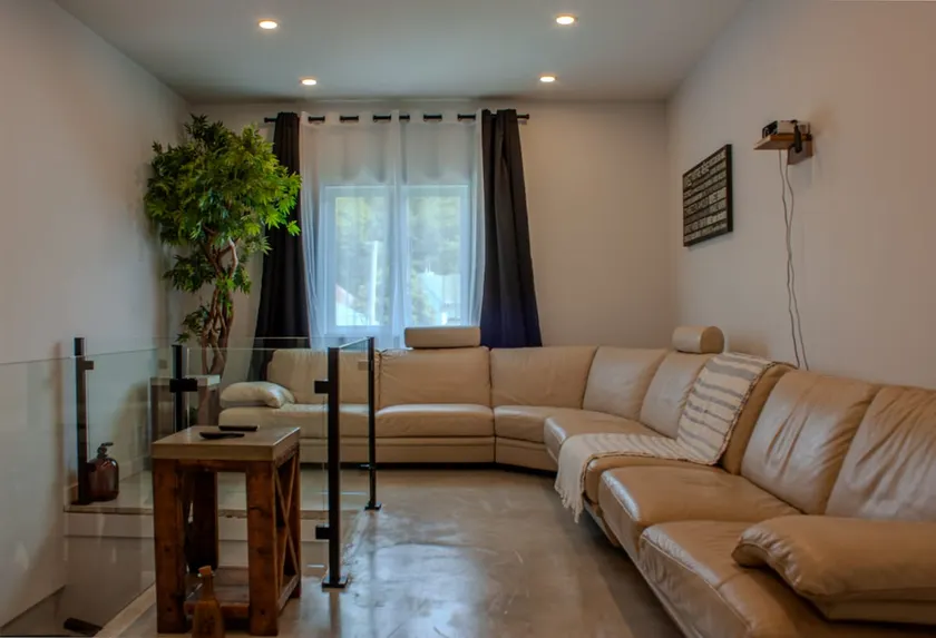 Modern & Spacious – Home Theater & Luxury Kitchen - Image 1
