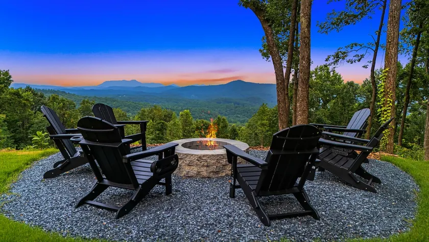 New 5 BR Modern Mountaintop House next to Orchard - Image 1