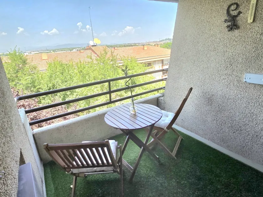 Cozy Apartment with Terrace - Image 1