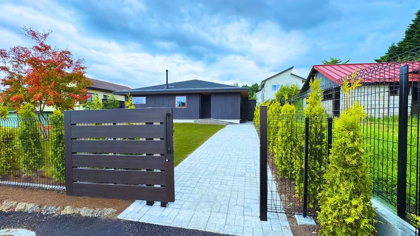 [Karuizawa · New construction] Luxury villa at an altitude of 1000m | Fully equipped with a private sauna, dog run, and wood-burning stove - Image 1