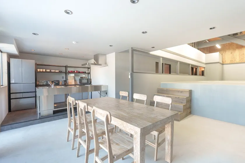 5-minute walk to the beach and surf spot!Convenience store nearby, many cafes and restaurants, open in all weather!Indoor BBQ! Inside. - Image 1