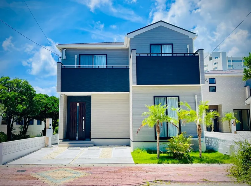 Tropical Beach Vacation House - Image 1