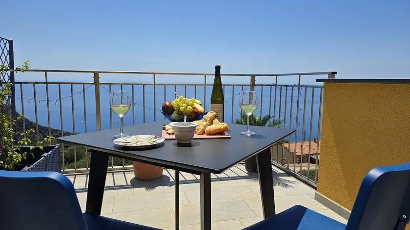 Great view with balcony @5 Terre - Image 1