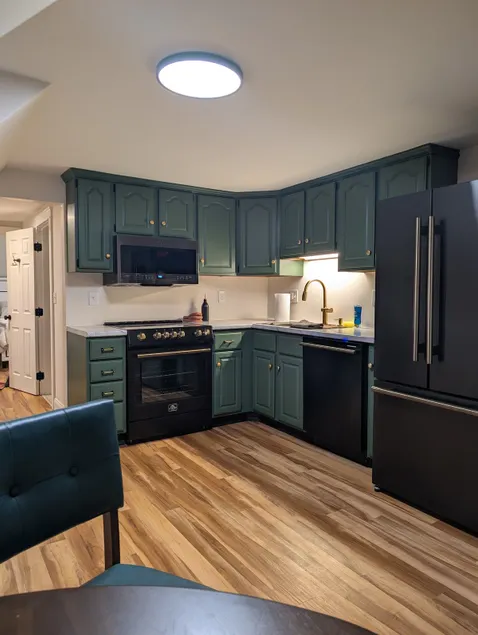 Perfectly Located 1 Bedroom - Image 1