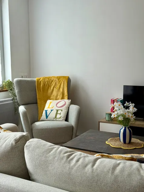 Le Color Pop – House in the City Center - Image 1