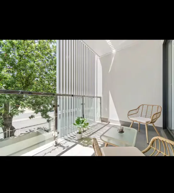 Modern, chic townhouse in Walkerville - Image 1