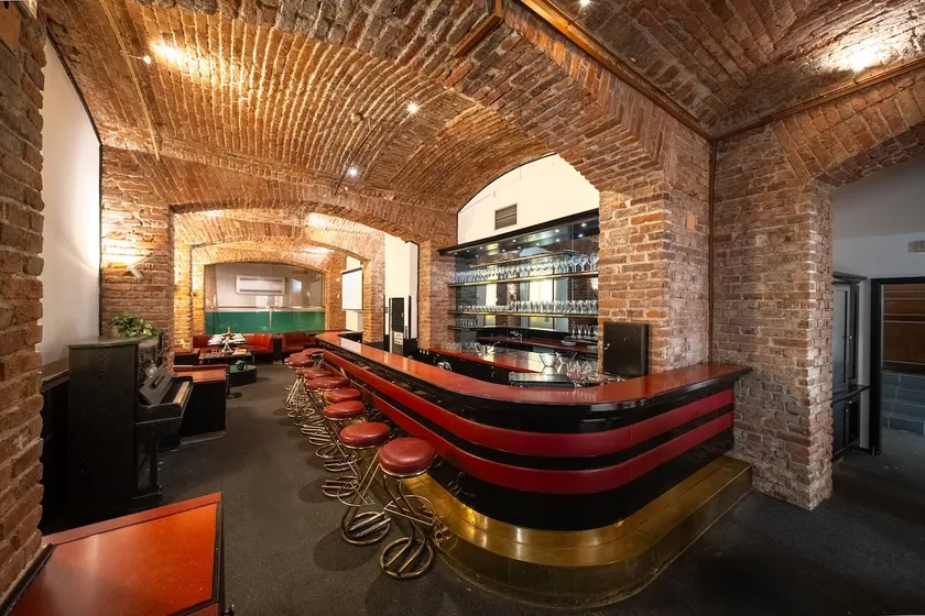 Party ClubHouse with Bar, Panoramic Pool & Sauna - Image 1