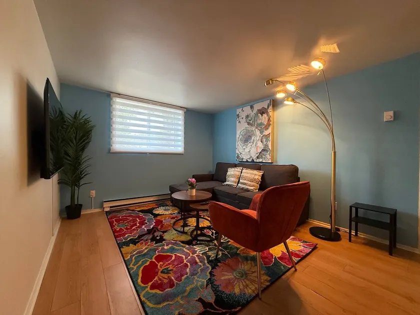Comfortable 3BR Apt with included a parking spot - Image 1