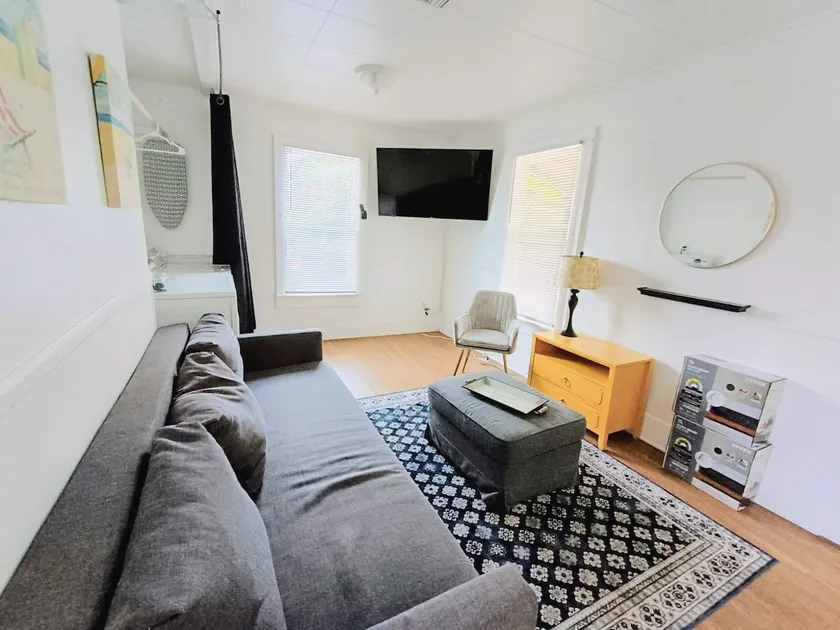 Top 6 Guest, Balcony, Full Kitchen, Wsher and Dryr - Image 1