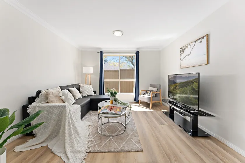 Prime Location - Walk to Shops & Easy Transport - Image 1