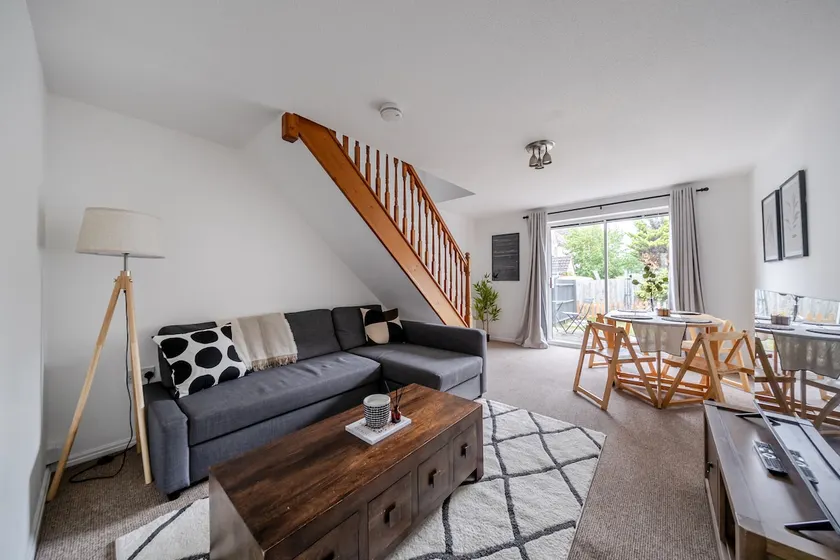 Lovely 3-Bed Garden Home in Oxford - Image 1