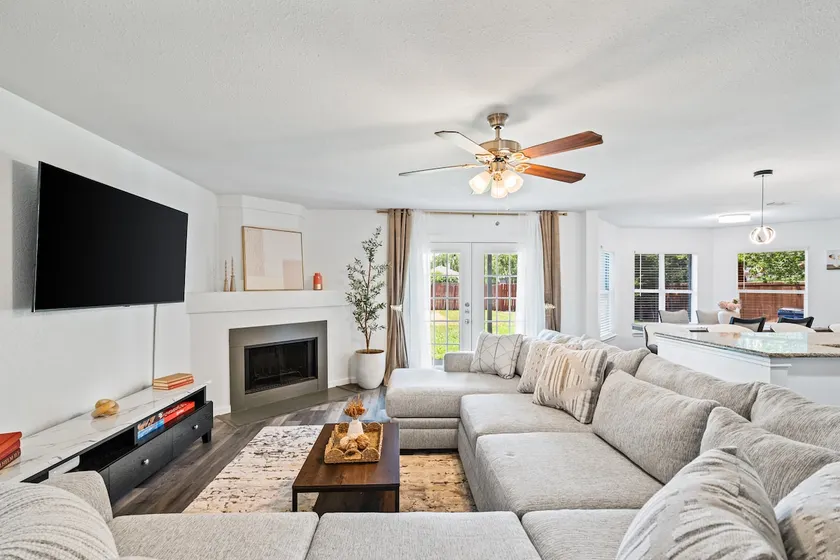 Central Frisco 4BR 8Bed Quiet Villa w/ Pool & Game - Image 1