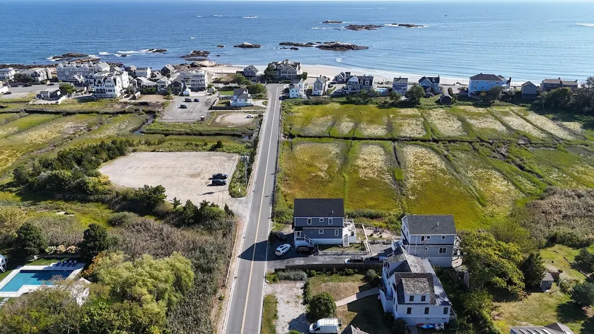 Minot Beach House - Short Walk to Beach - Image 1