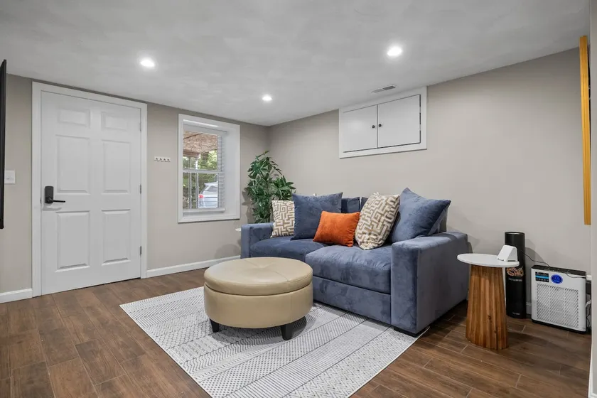 Charming Getaway w/ Parking 30 min to Boston/Salem - Image 1