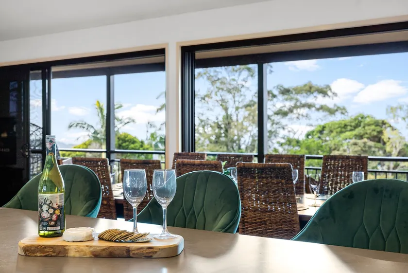 Panoramic Deck Nr Flaxton Gardens & Maple Pub - Image 1