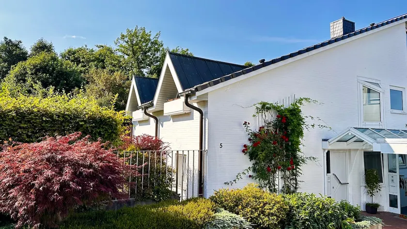 Apartment with garden by the forest - Image 1