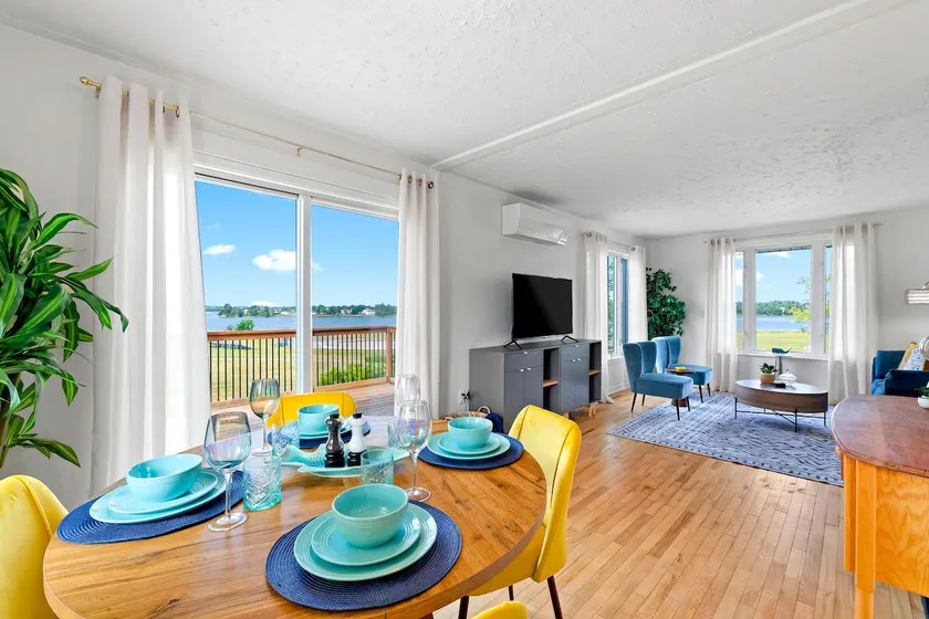 Waterview Retreat|Large Deck|Minutes to Downtown - Image 1