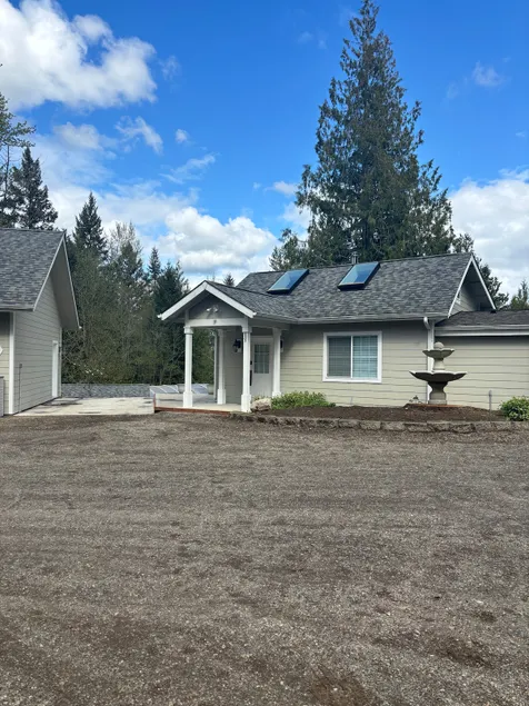 Luxurious country guest house in Rainier, WA - Image 1