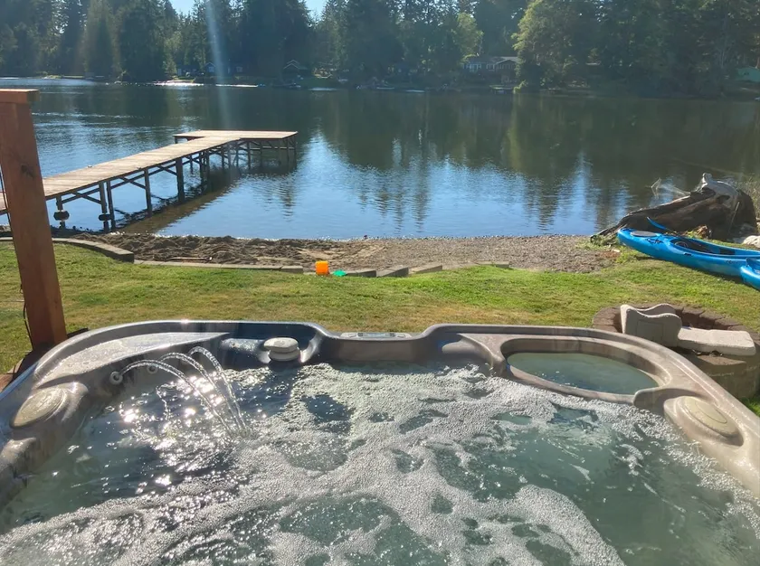 Peaceful Lakefront Retreat - Image 1