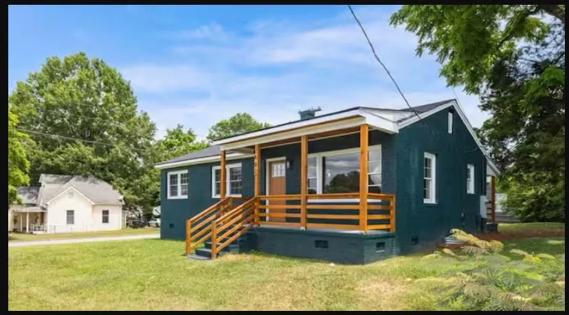 20-Guest Triple Home Near Elon University - Image 1