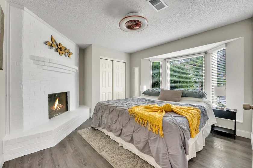 Sleeps 16 Budget-Friendly Spacious Haven - Image 1