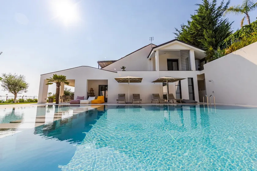 Villa 16 Dh rmi 8BR With Private Pool - Image 1