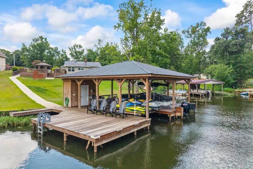 Dockside Dream on Lake Sinclair – Swimming Dock - Image 1