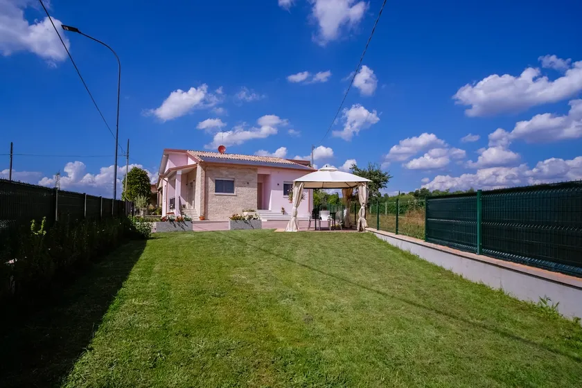 Rosè del Garda, a spacious house a few kilometers from the lake - Image 1