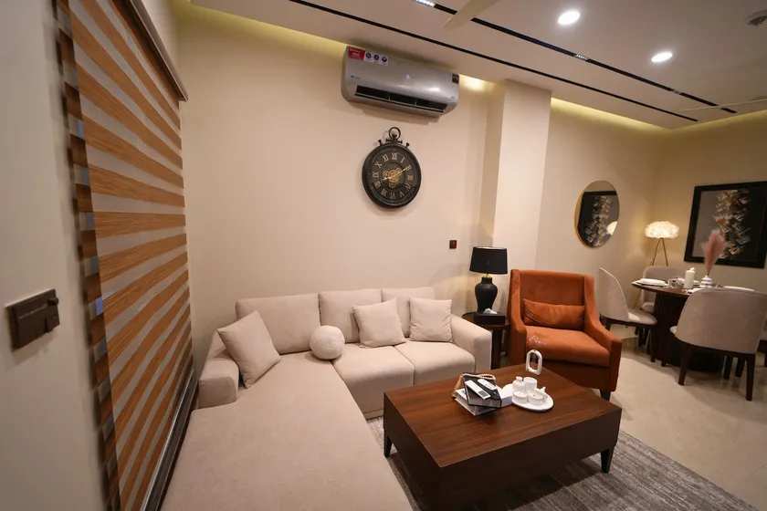 Stylish 1BHK+Workspace|Infinity Pool+WiFi&Parking. - Image 1