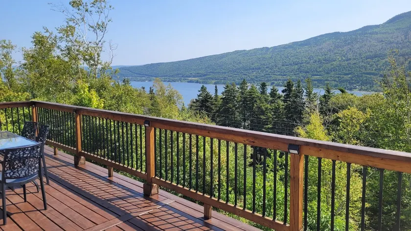 4 Bedroom Lake View Chalet - Image 1