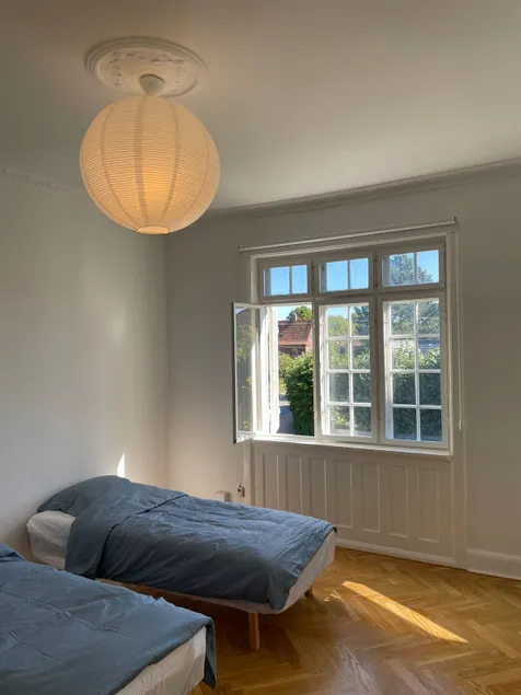 Elegant home with terrace – 5 min from metro - Image 1