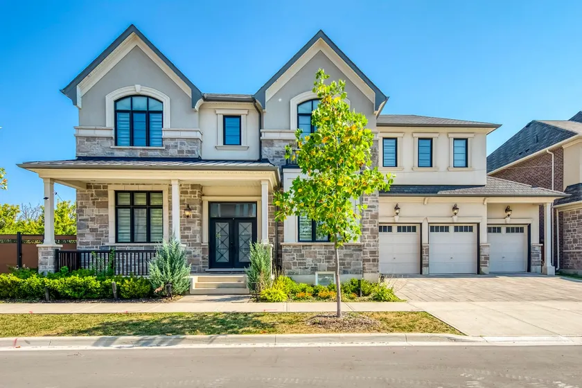 Everest Luxury In Oakville - Image 1