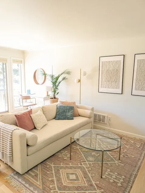 Upgraded Urban Chic Condo with Balcony - Image 1