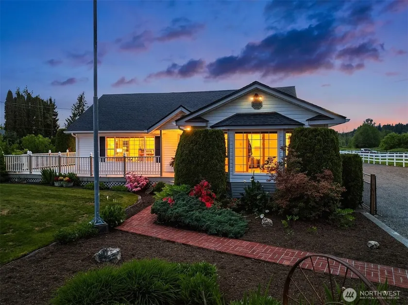Snohomish 10+Acre 5BR Farmhouse | Hot Tub & Pond - Image 1