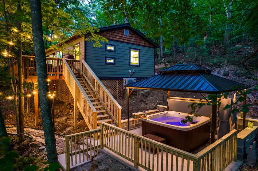 Secluded·Hot Tub·Pet Friendly·EV Charger·Fire Pit - Image 1