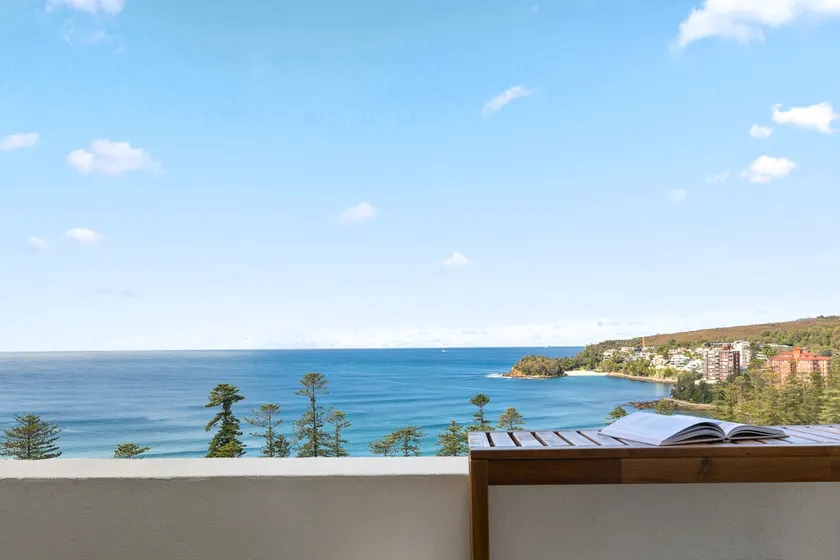 Beach Views Top Floor 2 Bdr Apt w/ Pool & Parking - Image 1