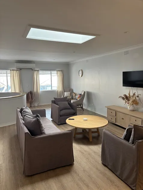 LUXE apartment -2BR Unit in heart of Wagga CBD - Image 1