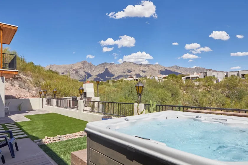 Hillside Home Amazing Mountain Views / Hot Tub - Image 1